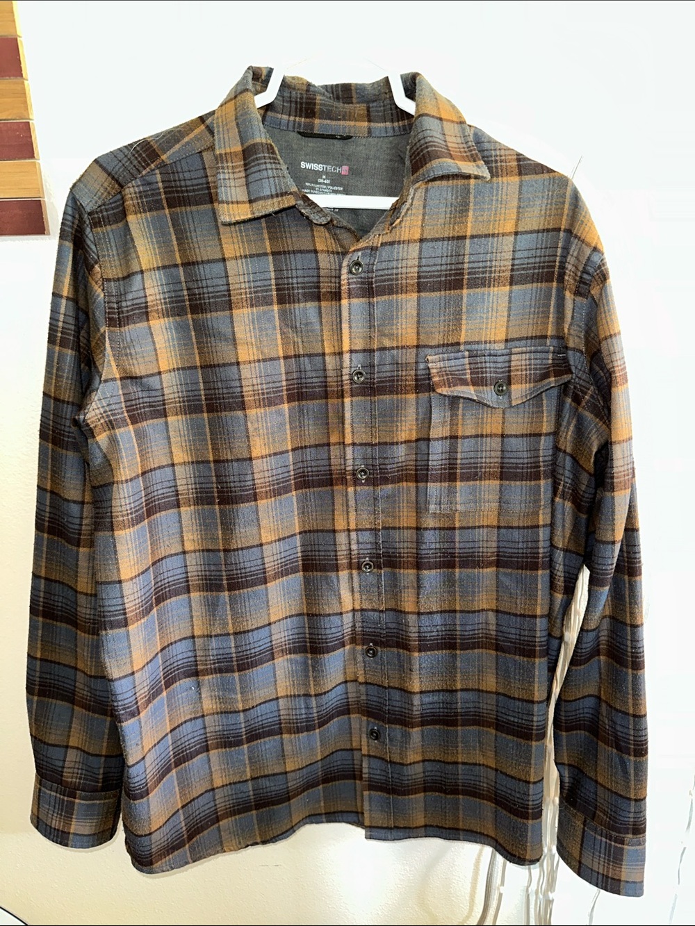 Swiss Tech Men's Plaid Button-Down Flannel Shirt Brown and Blue Medium (38-40)
